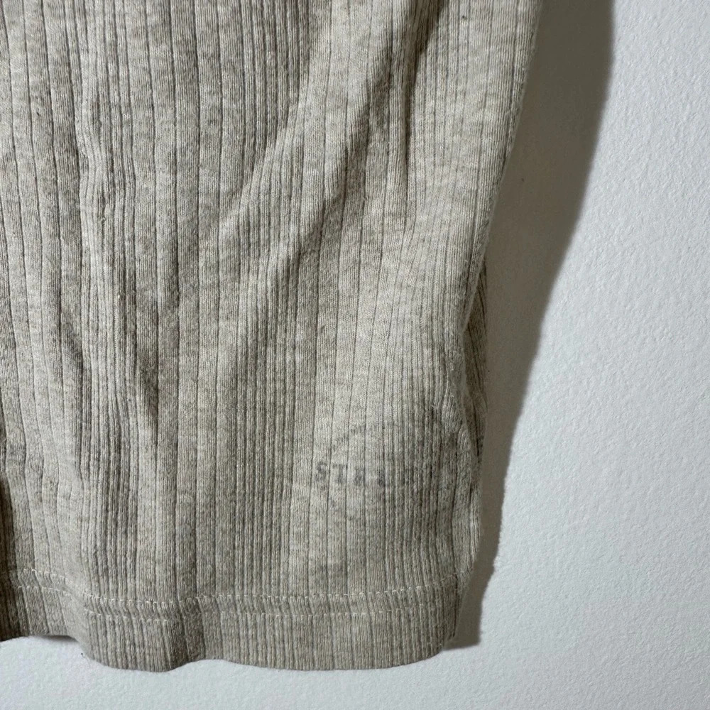 Structure Ribbed V Neck Tee Shirt - Picture 5 of 7